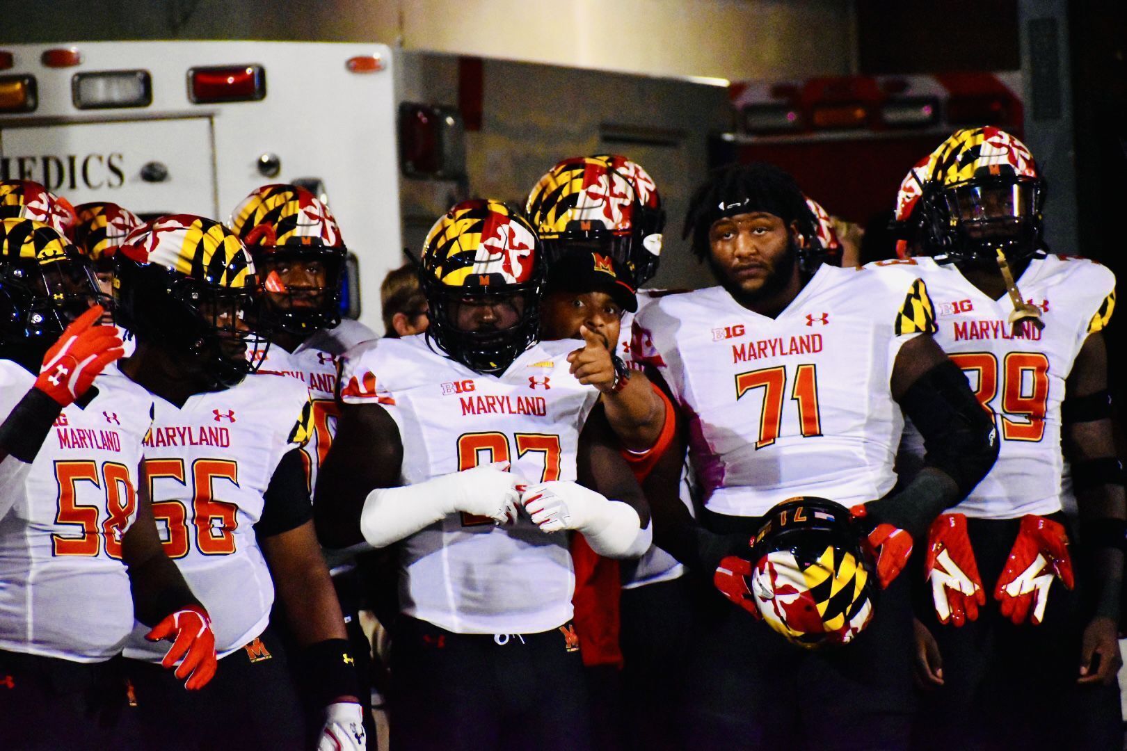 PHOTOS: Illinois warms up against Maryland
